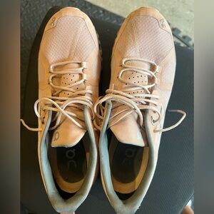 On Running Light Pink On cloud runners